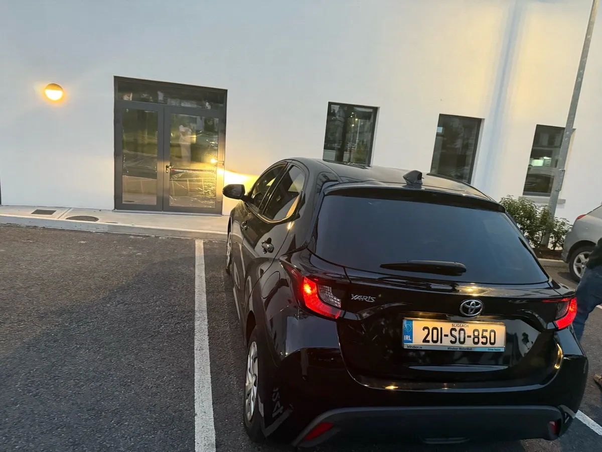 Toyota Yaris luna 2020 Black - Image 4