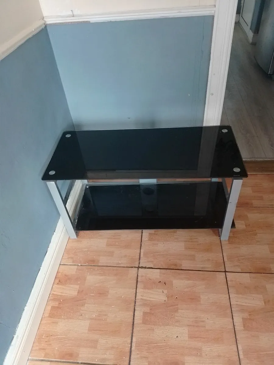 Glass table - Image 1
