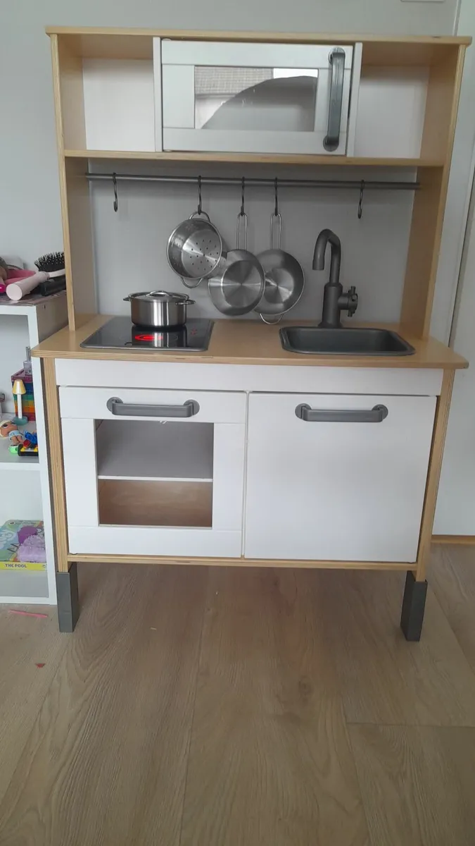 Childrens play kitchen - Image 1