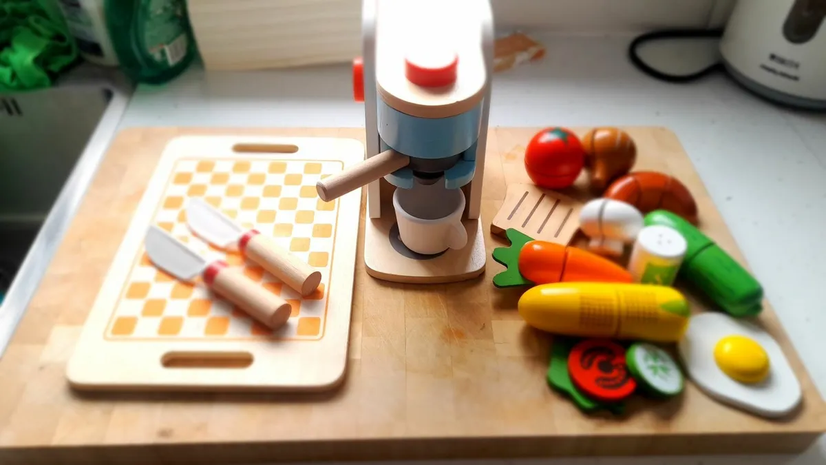 Childrens play kitchen - Image 3