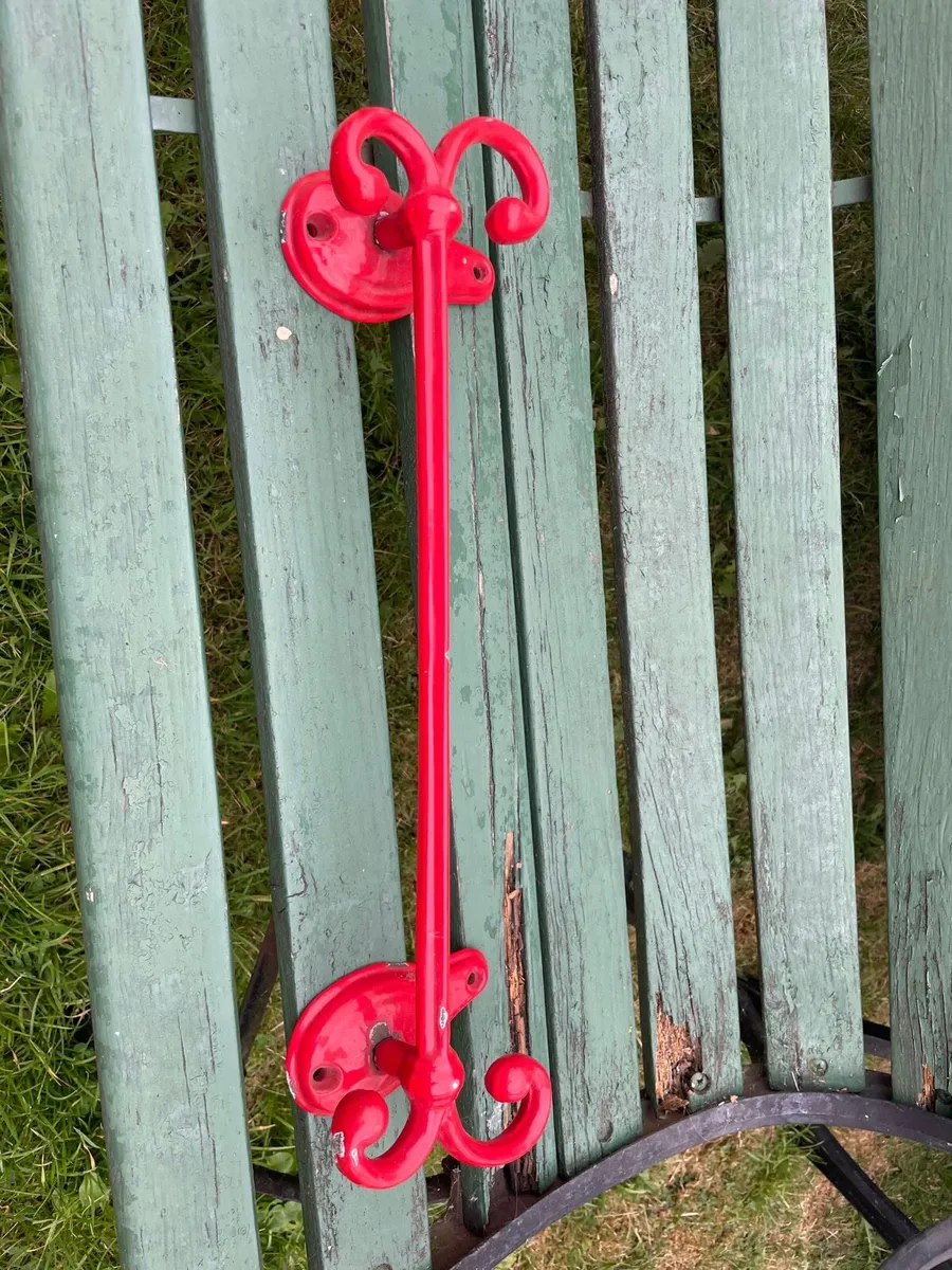 Cast iron wall attachment towel rack etc - Image 2