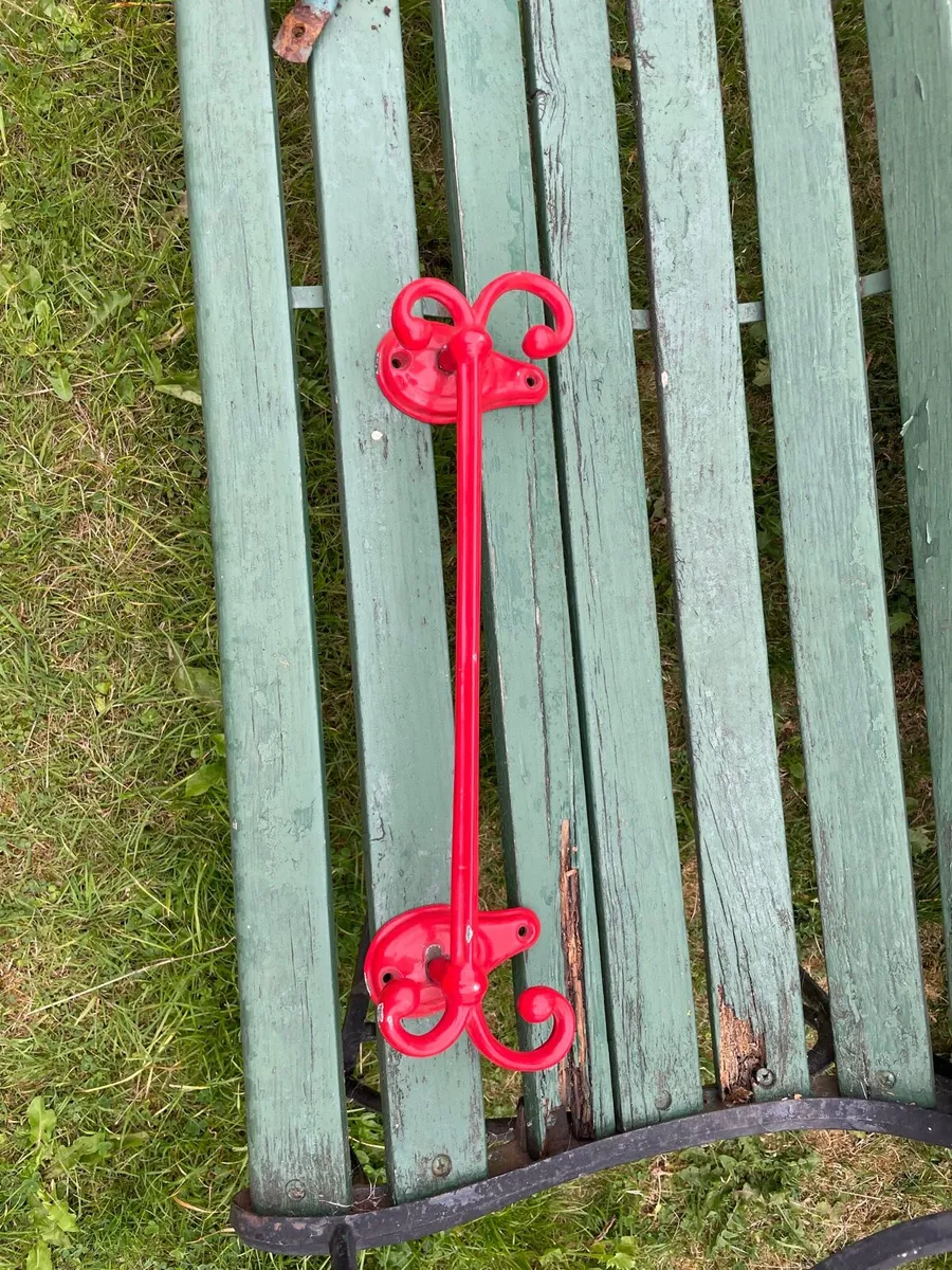 Cast iron wall attachment towel rack etc - Image 3