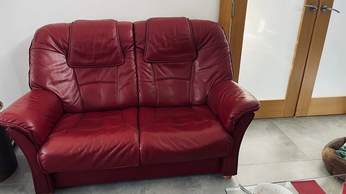 2 seater red leather couch - Image 2