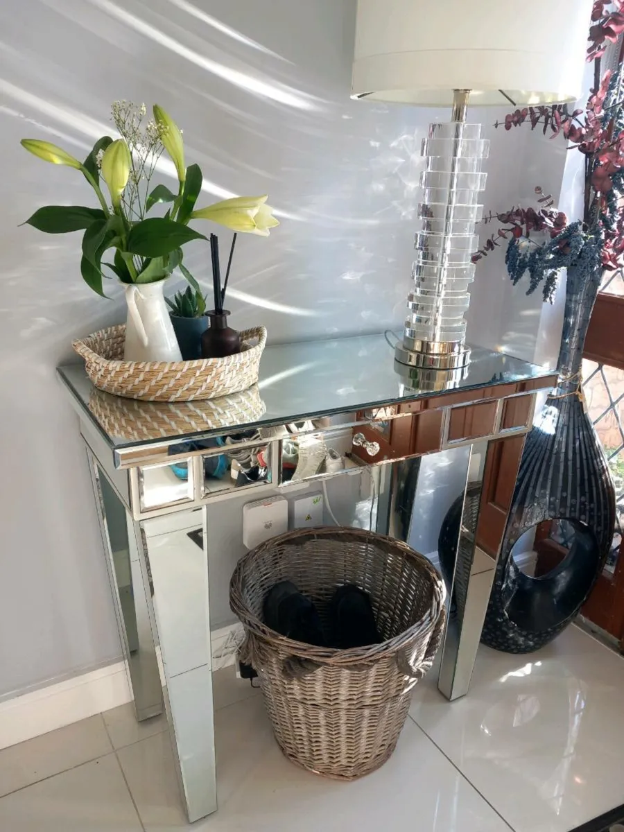 Console table - Image 1