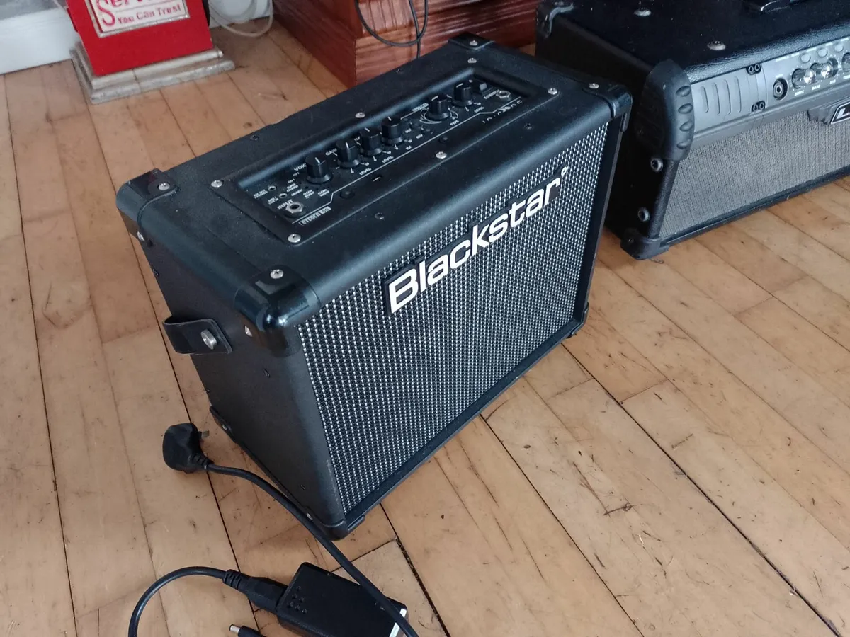 TWO GUITAR AMPLIFIERS. BLACKSTAR+ LINE 6 HEAD AMP. - Image 3