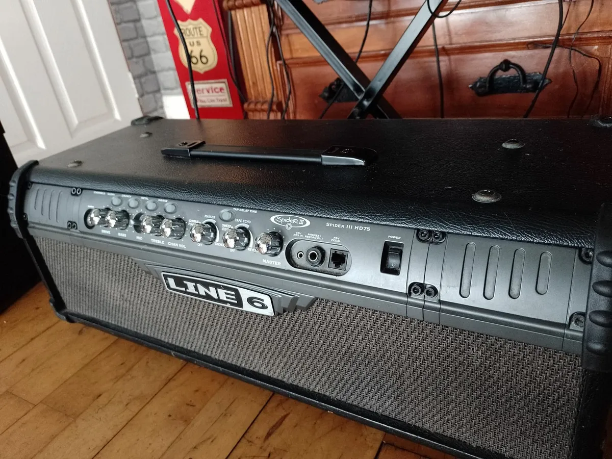 TWO GUITAR AMPLIFIERS. BLACKSTAR+ LINE 6 HEAD AMP. - Image 4