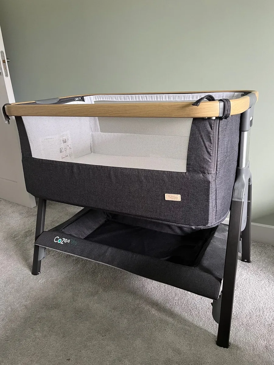 Cozee Lite bedside crib - Image 1
