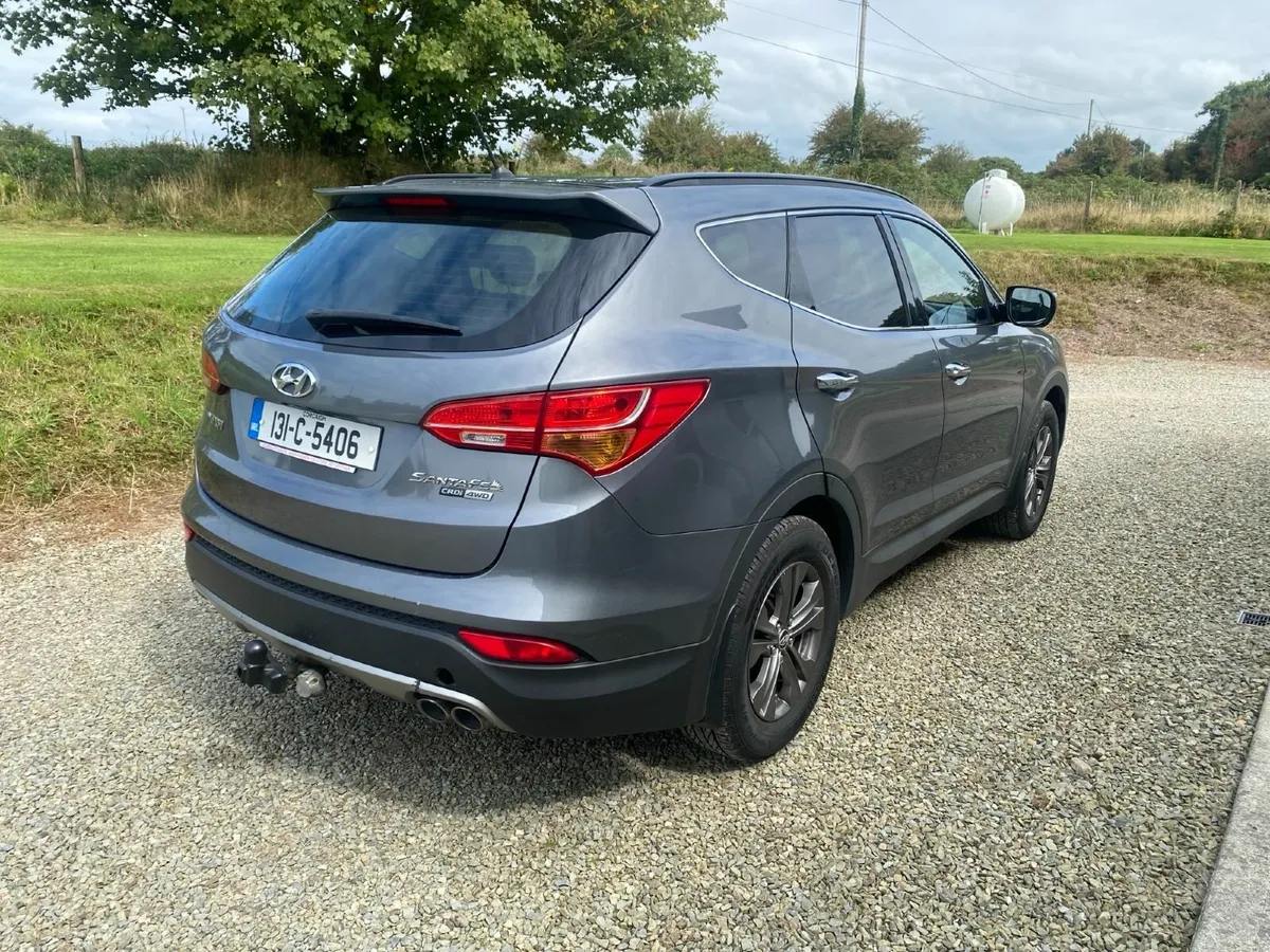 Hyundai Santa Fe 2013 - Image 2
