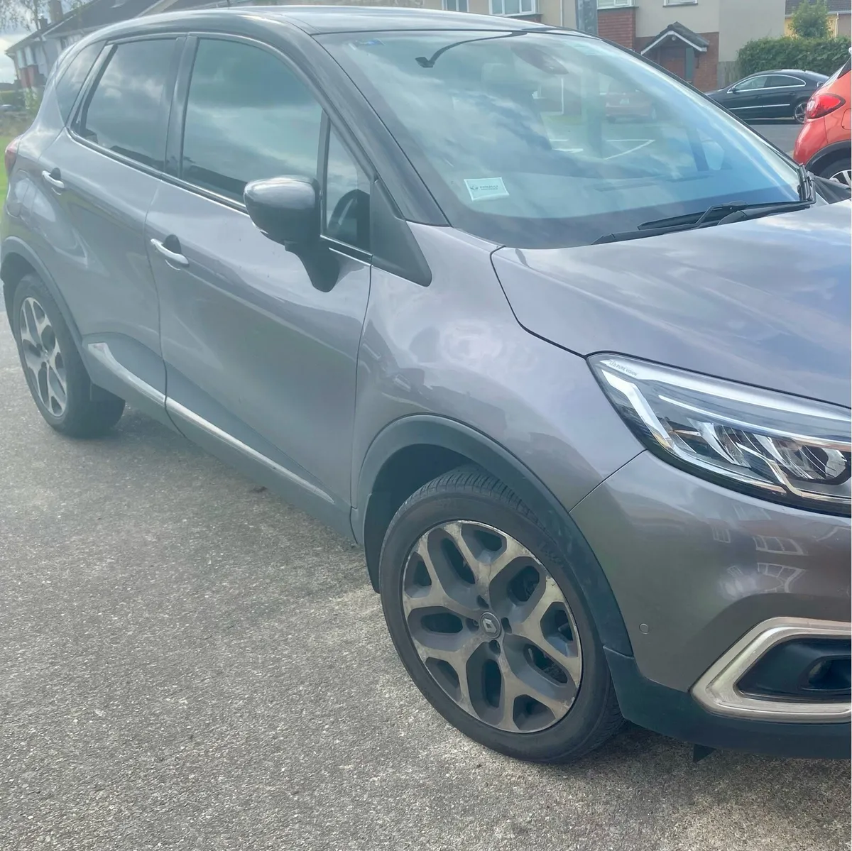 Renault Captur - Image 1