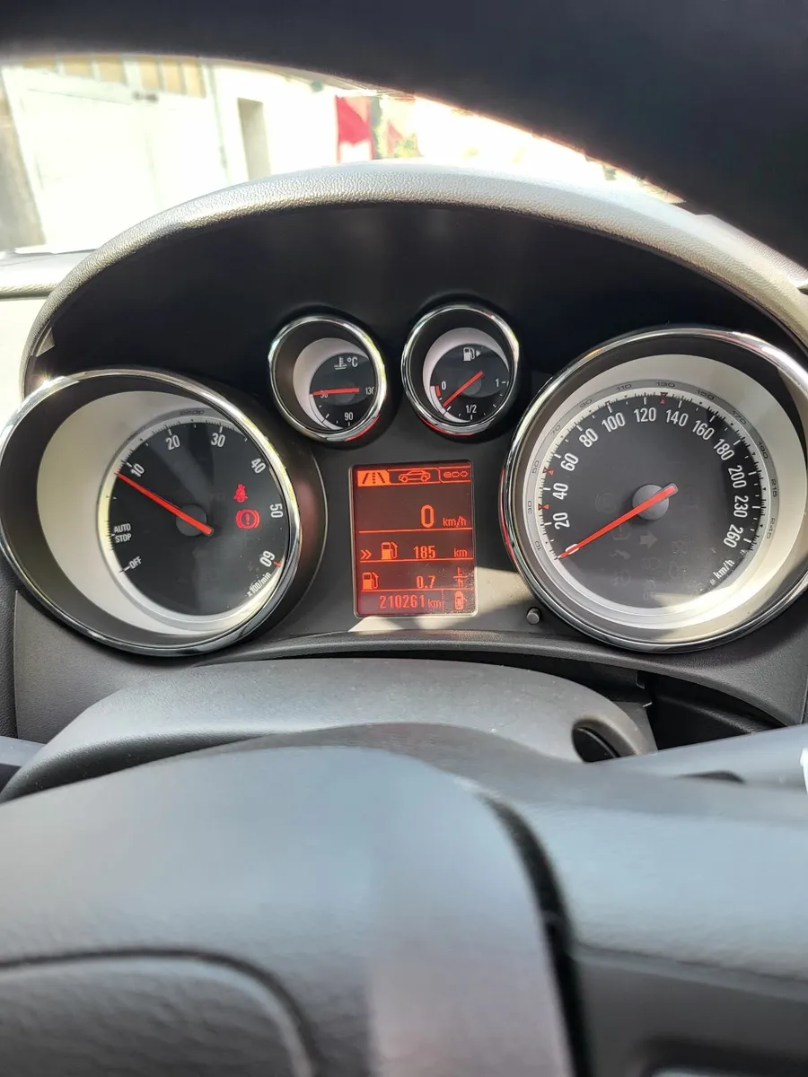 Opel Astra 2014 - Image 1