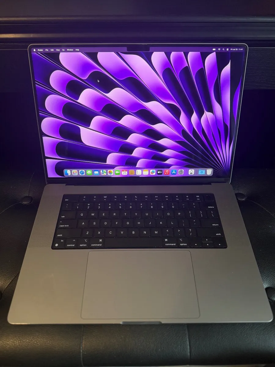 MacBook Pro 16 M1 PRo 2022 32GB/1TBSSD/345c - Image 1