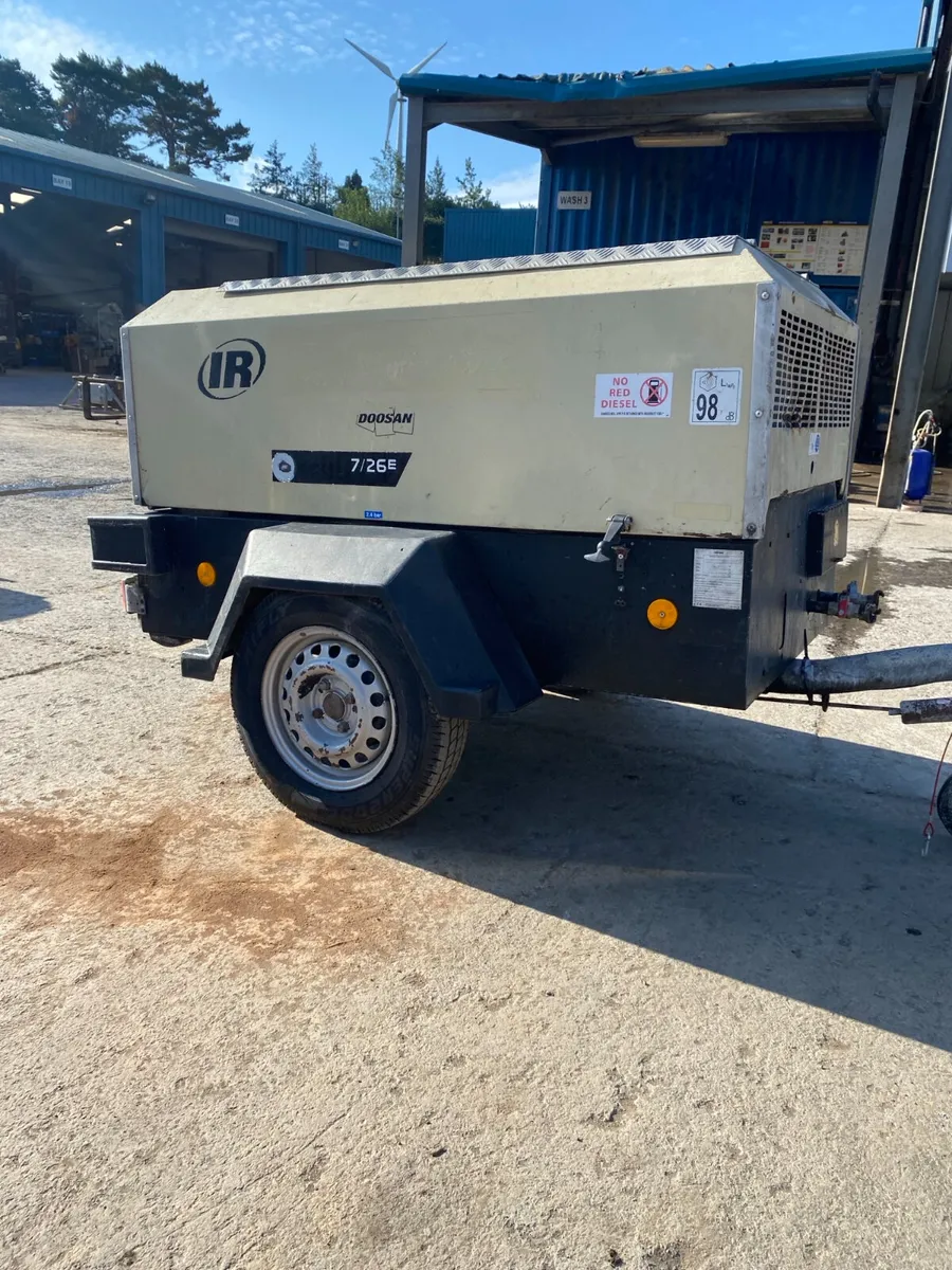 2011 INGERSOLL RAND 726E 90CFM SINGLE COMPRESSOR - Image 2