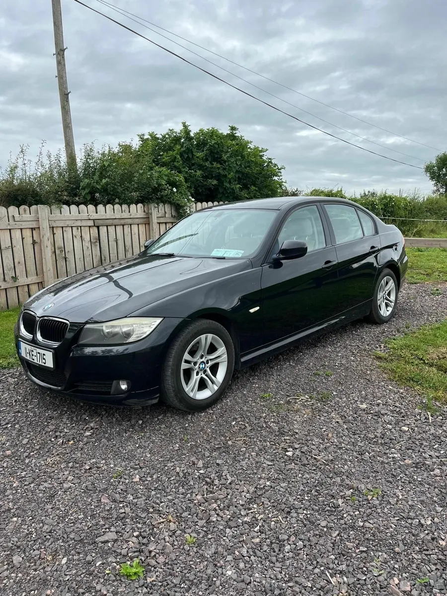 BMW 3-Series 2011 - Image 3
