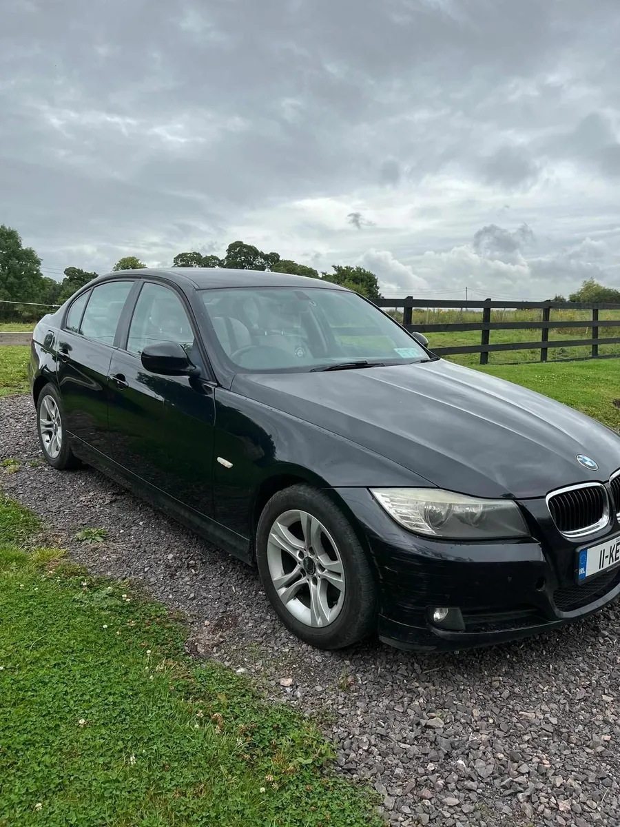 BMW 3-Series 2011 - Image 4