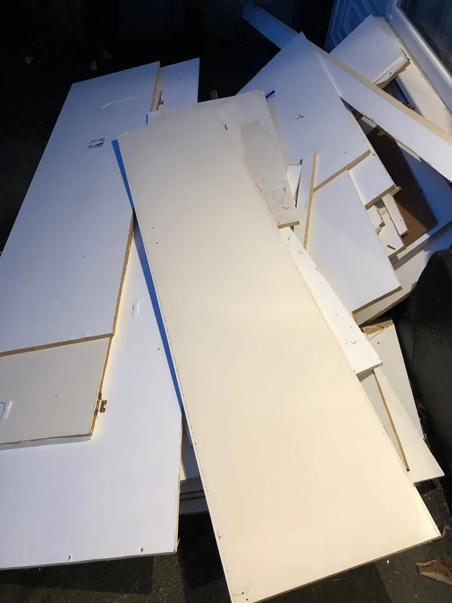 FREE wardrobe melamine / wood - Image 3