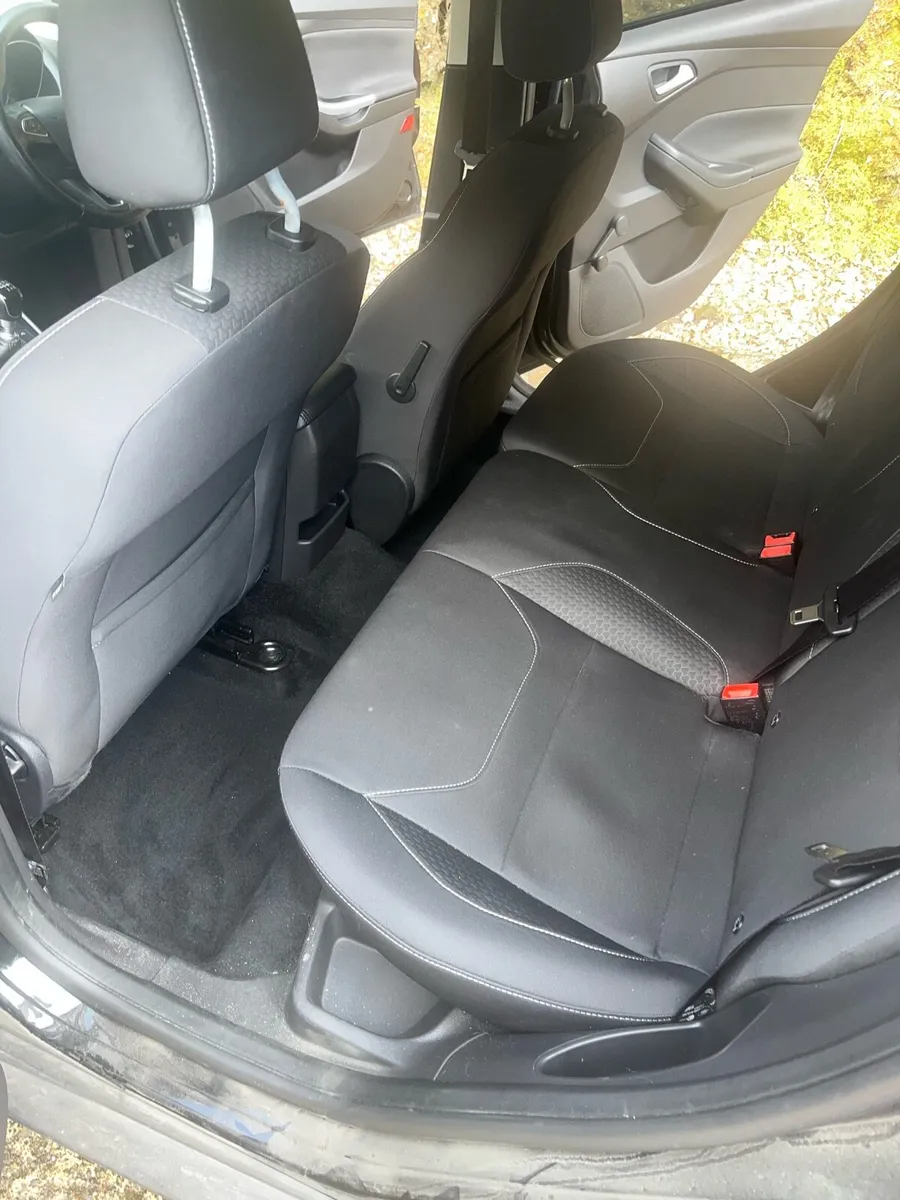 162 Black Diesel Ford Focus - Image 2