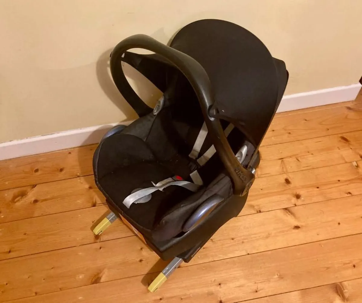 Maxi-Cosi Infant Car Seat + ISOFIX Base (Bundle) - Image 1