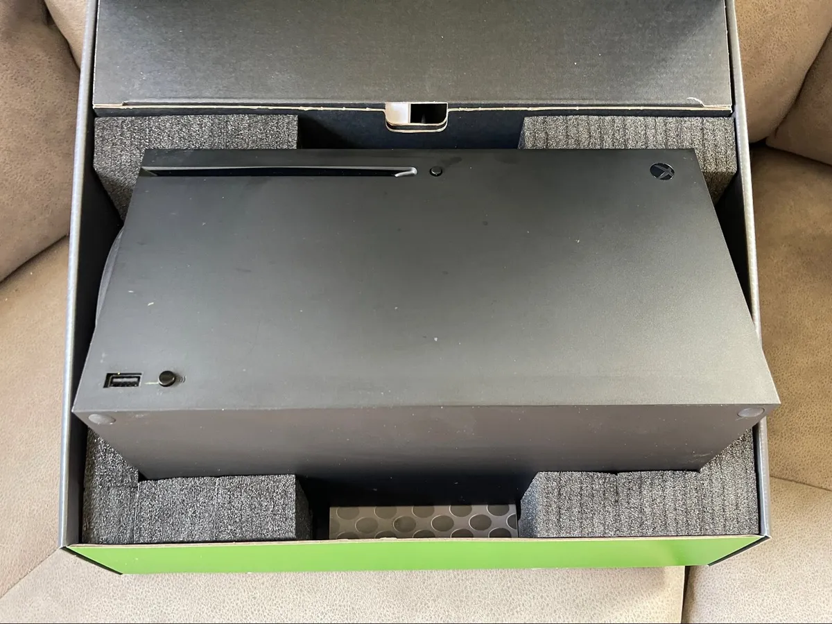 Xbox Series X 1TB – Excellent Condition, Boxed - Image 3