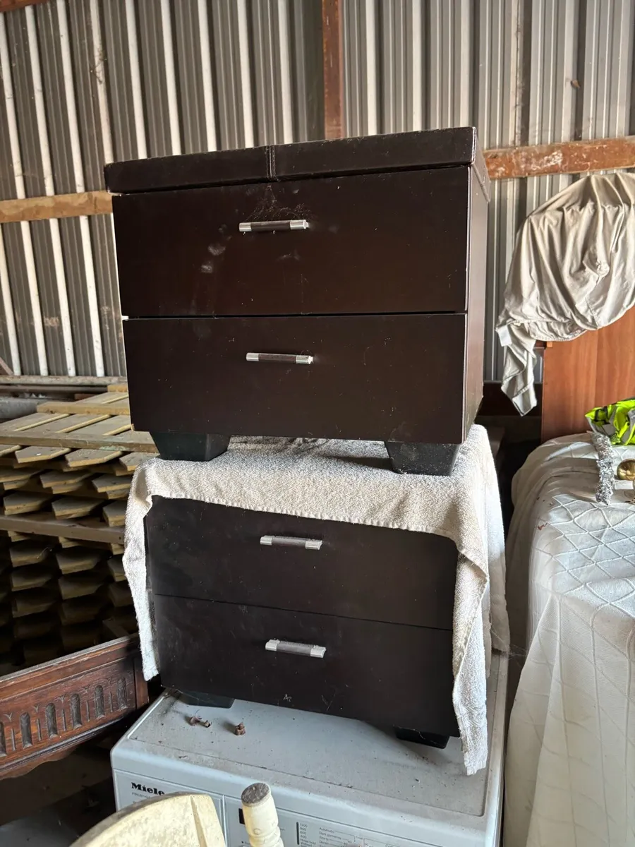 Lockers and chest of drawers - Image 1