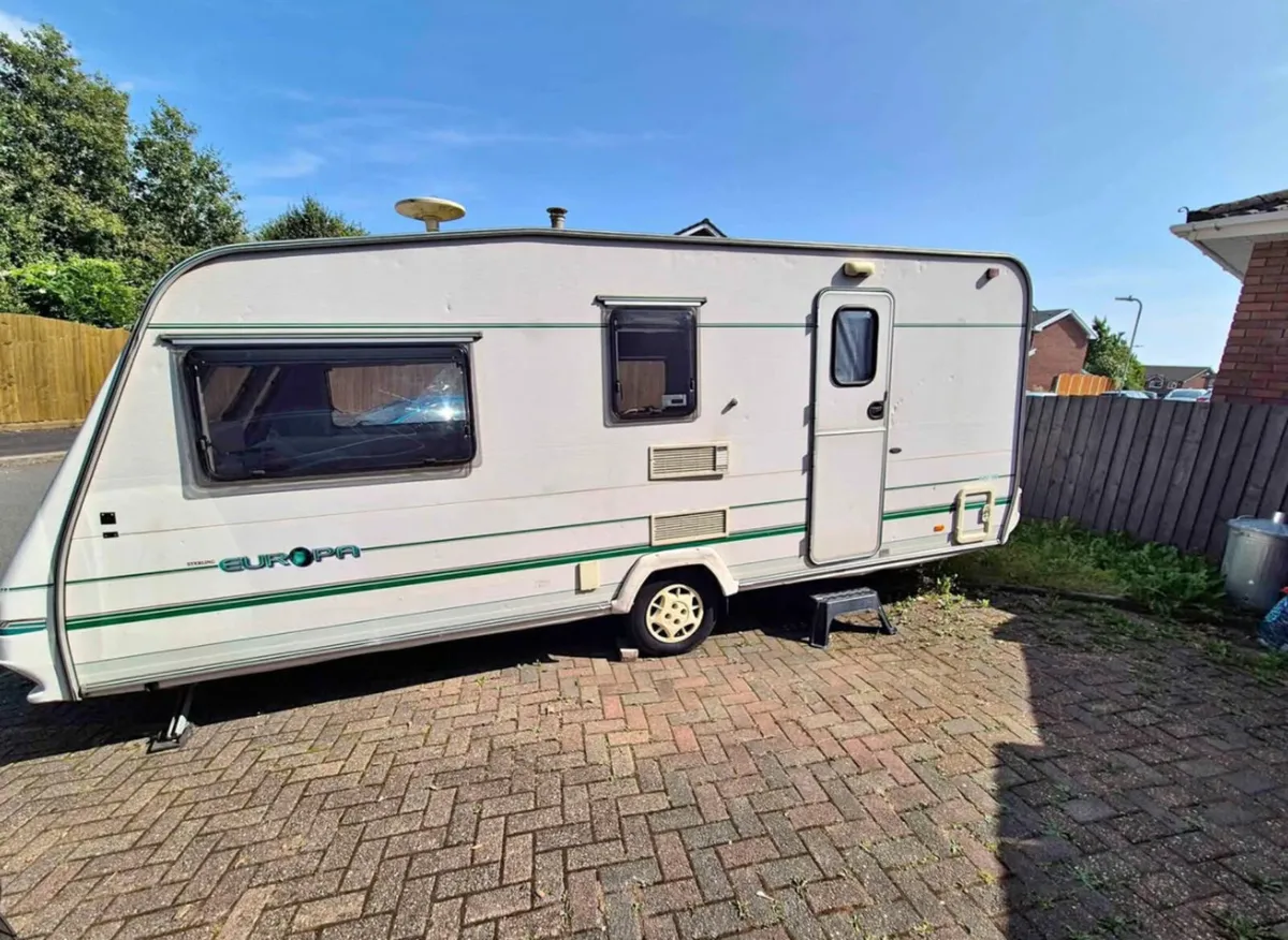 4 berth caravan - Image 1