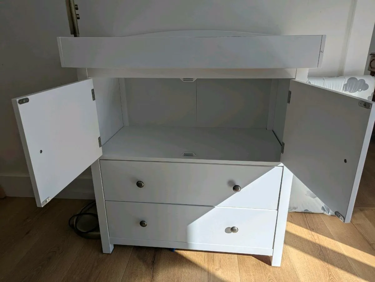 Changing Table with 2 Drawers and Removable Top. - Image 2
