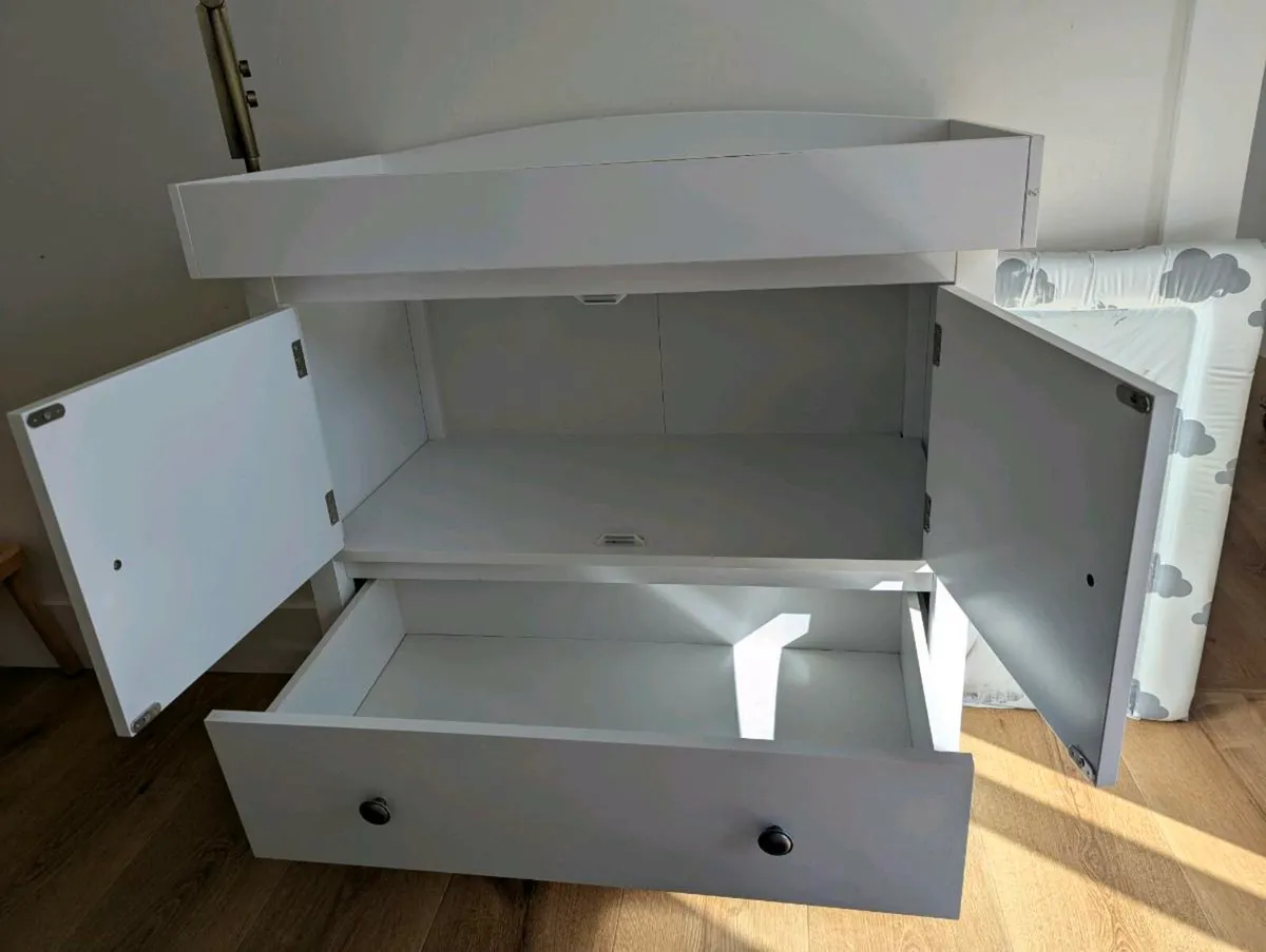 Changing Table with 2 Drawers and Removable Top. - Image 3