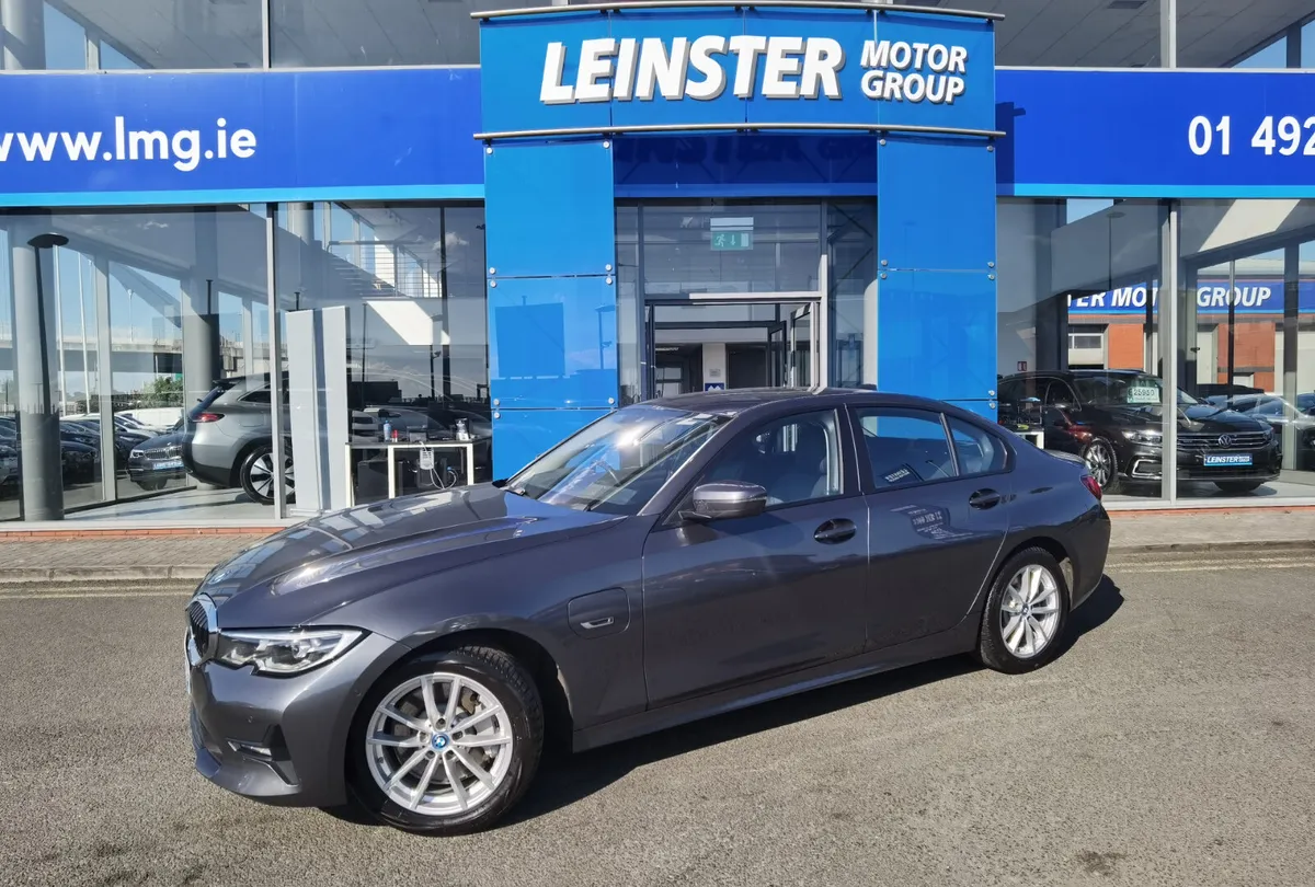 BMW 3 SERIES 330E SE PRO PETROL PLUG-IN HYBRID - Image 1