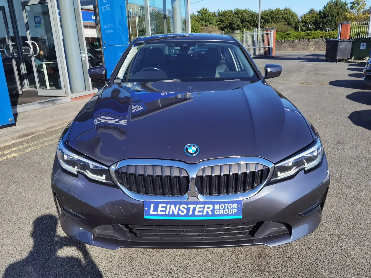BMW 3 SERIES 330E SE PRO PETROL PLUG-IN HYBRID - Image 2