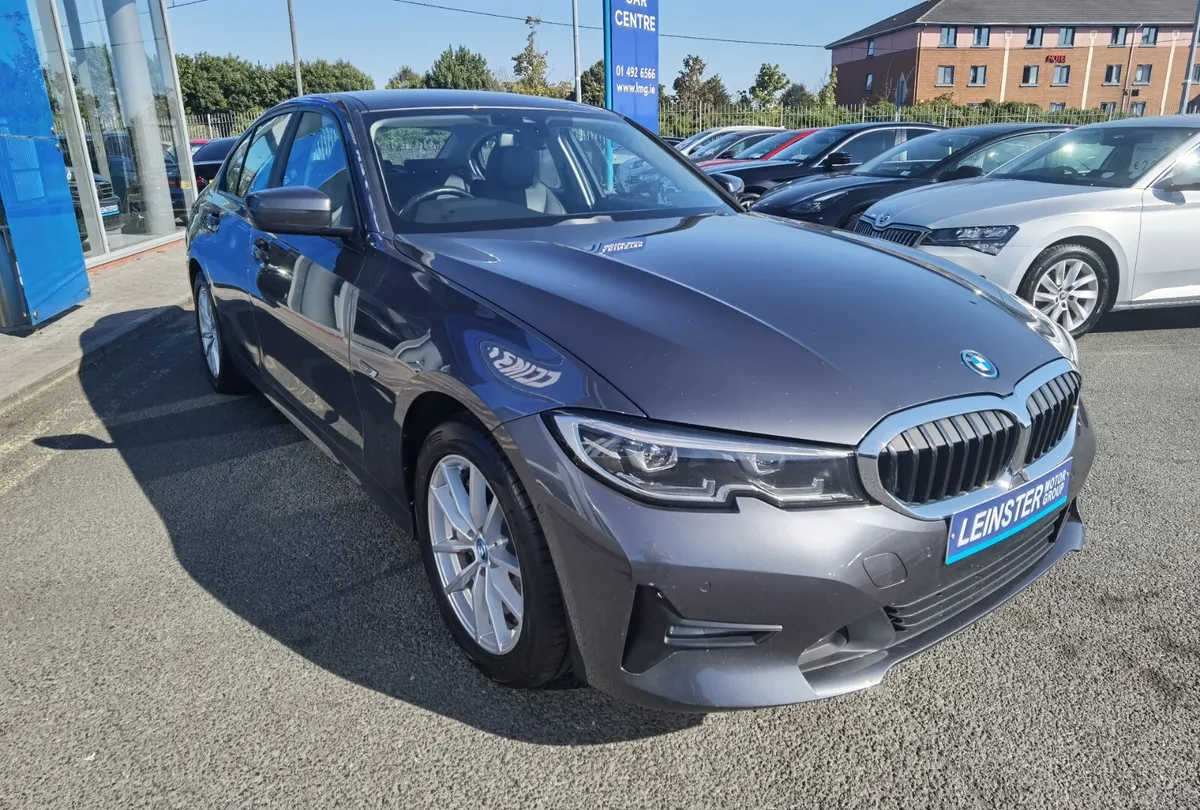 BMW 3 SERIES 330E SE PRO PETROL PLUG-IN HYBRID - Image 3