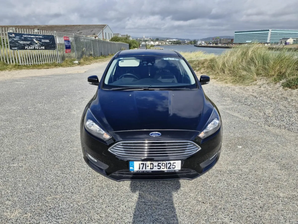 Ford Focus Zetec 2017 - Image 2