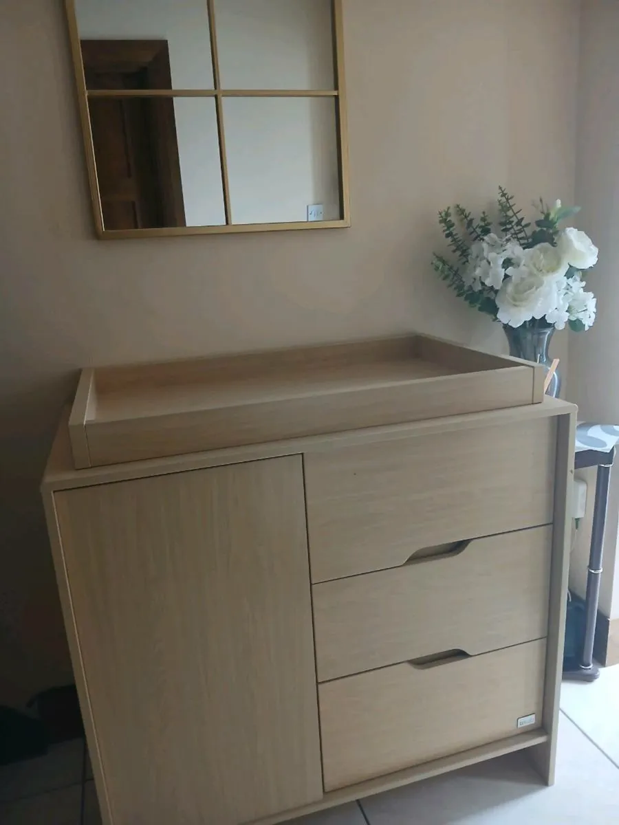 Kub storage/baby changing unit - Image 1