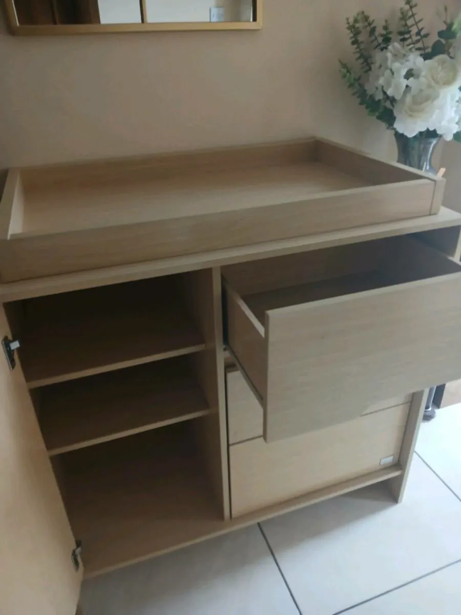 Kub storage/baby changing unit - Image 2