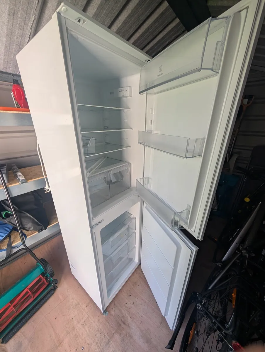 Integrated fridge freezer Electrolux - Image 3