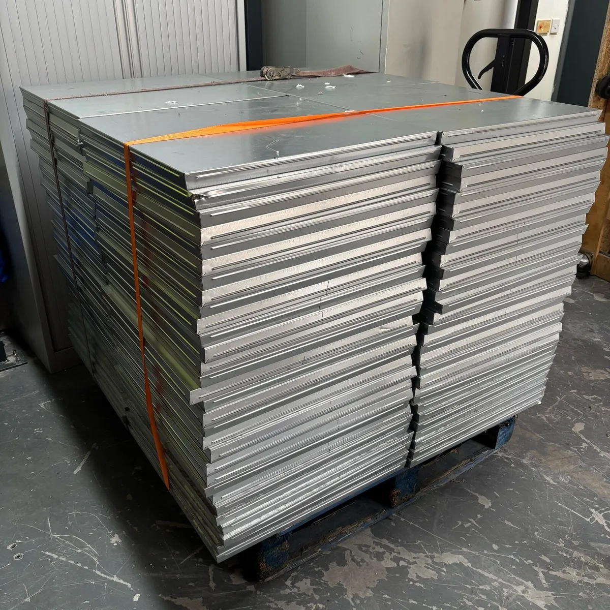 Raised access floor tiles (Brand New) - Image 1