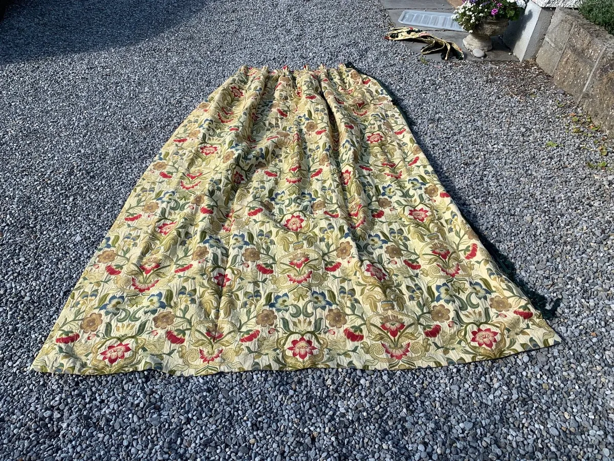 Curtains - Image 2