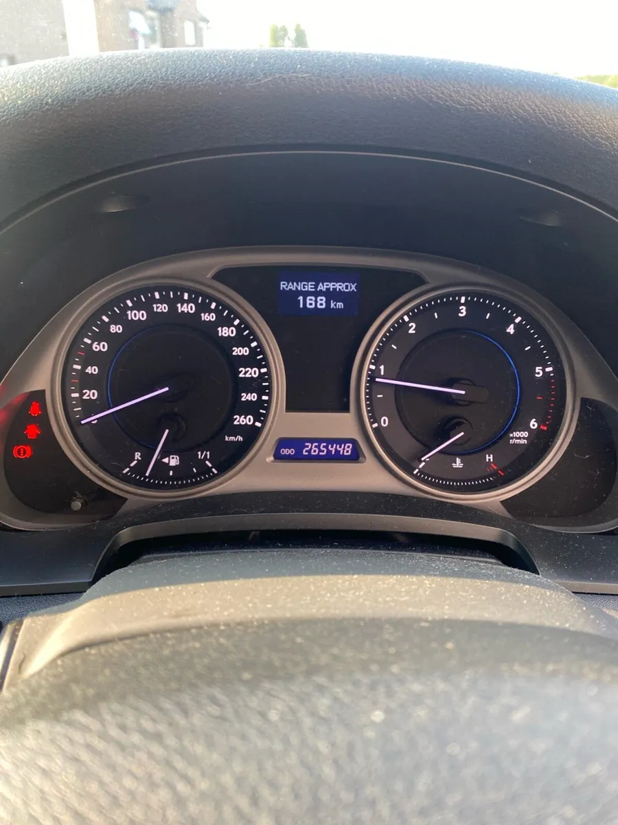 Lexus IS220d - Image 2