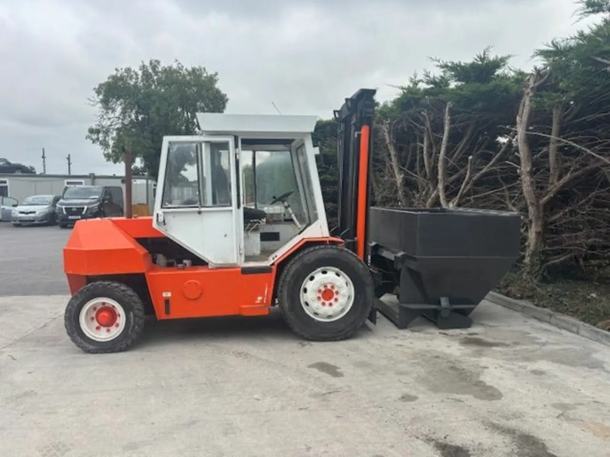 5tonne Finlay with Concrete bin - Image 1