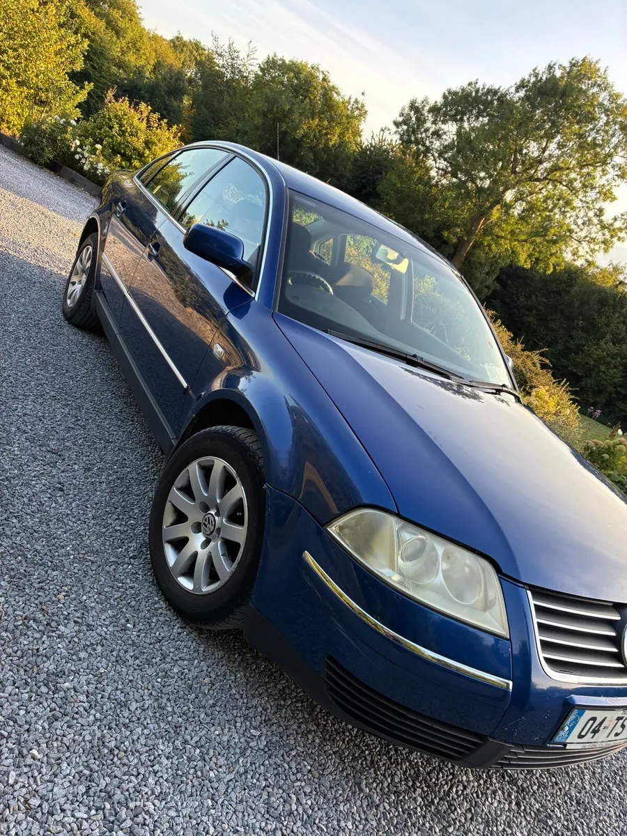 Volkswagen Passat 2004 - Image 4