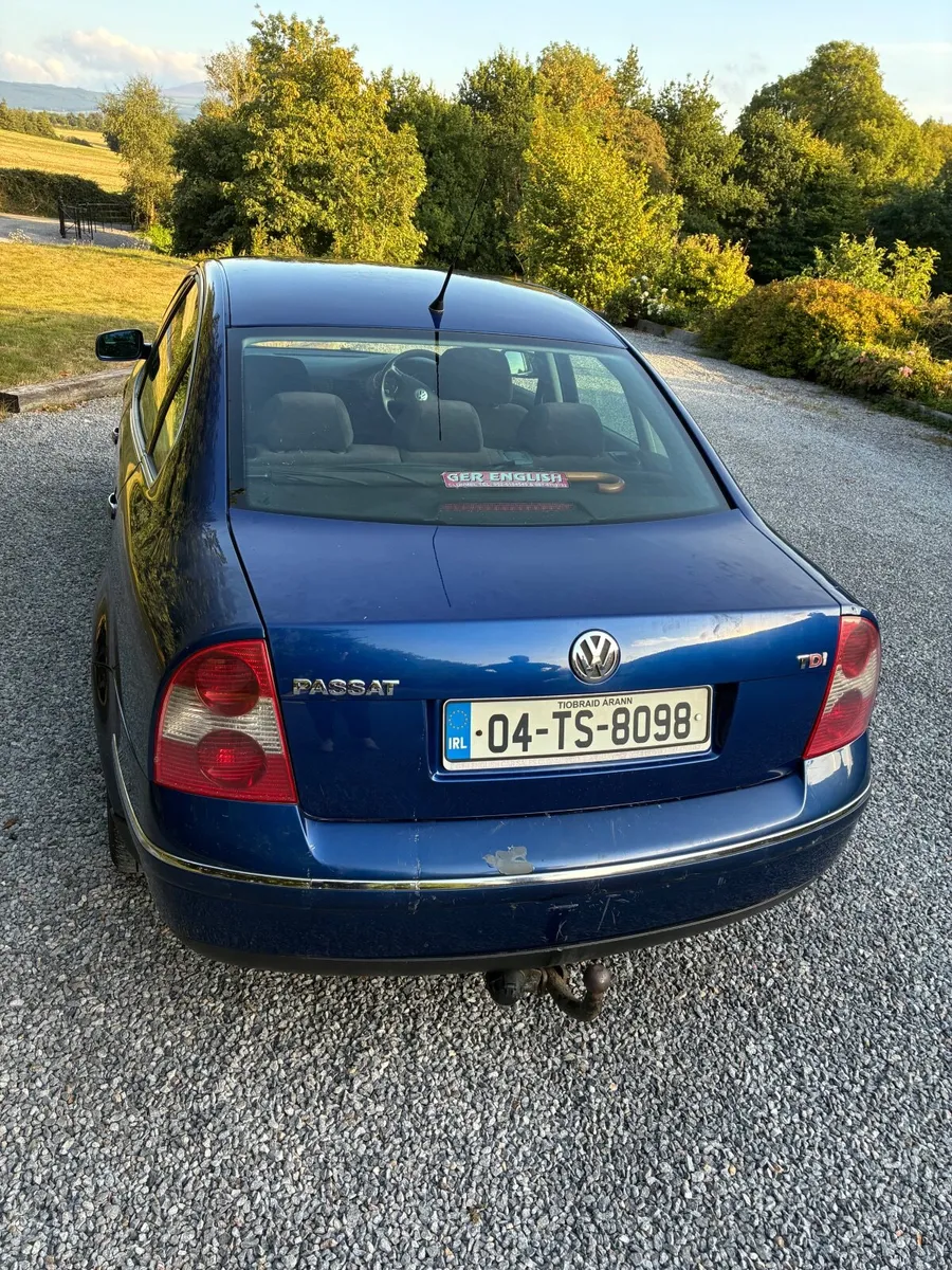Volkswagen Passat 2004 - Image 1