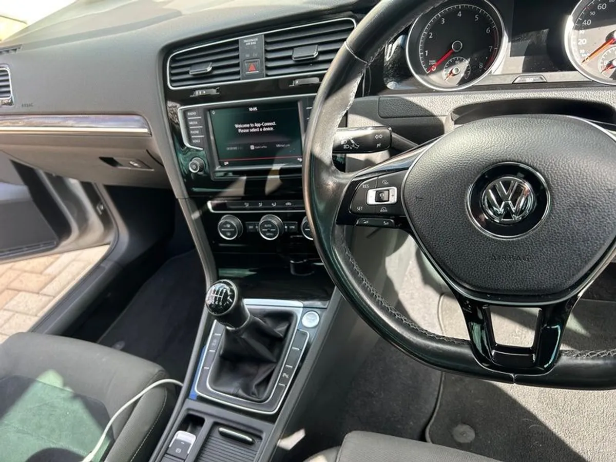 2016 Volkswagen Golf - Image 2