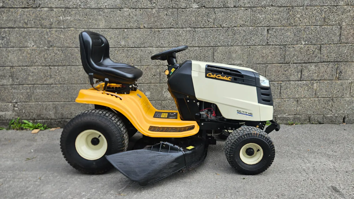 Cub Cadet 17.5hp 42" Ride on Mower - Image 3