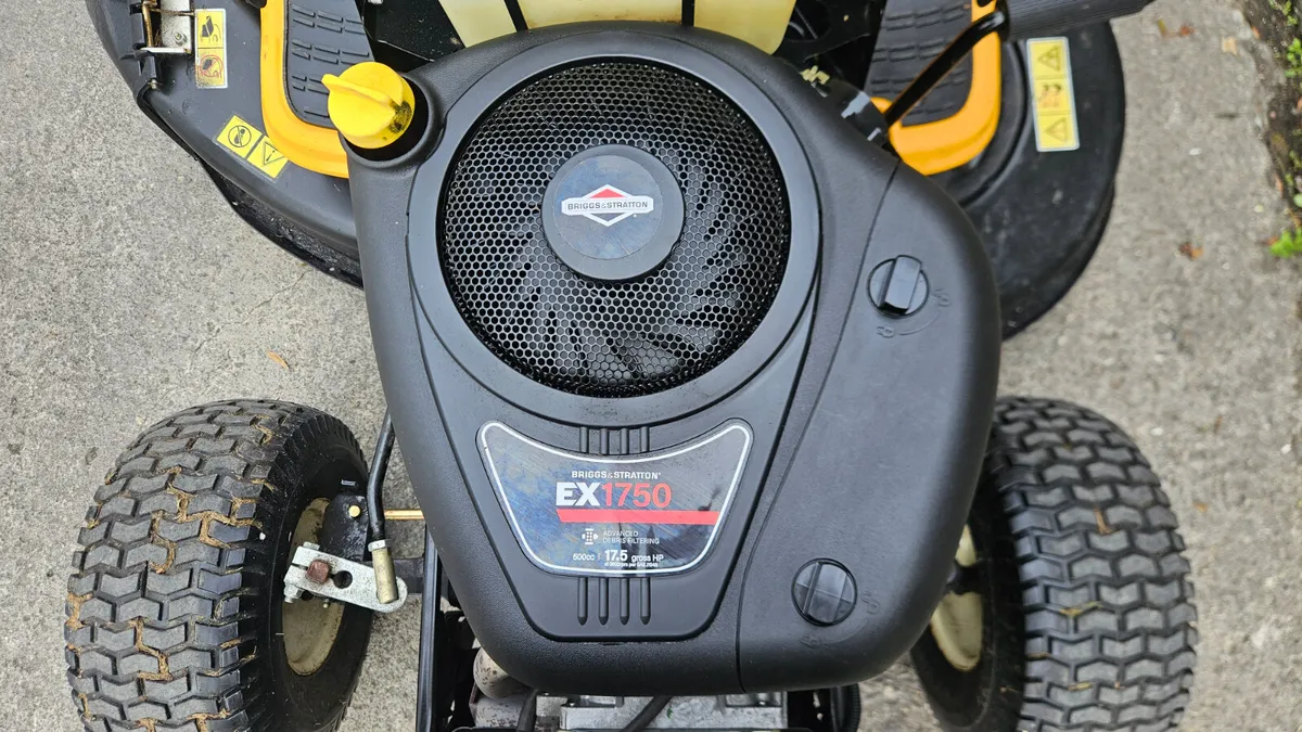 Cub Cadet 17.5hp 42" Ride on Mower - Image 4