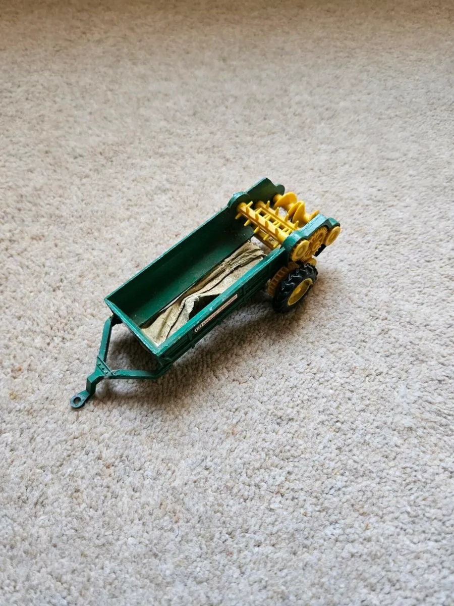 Britain's Farm Manure Spreader - Image 1