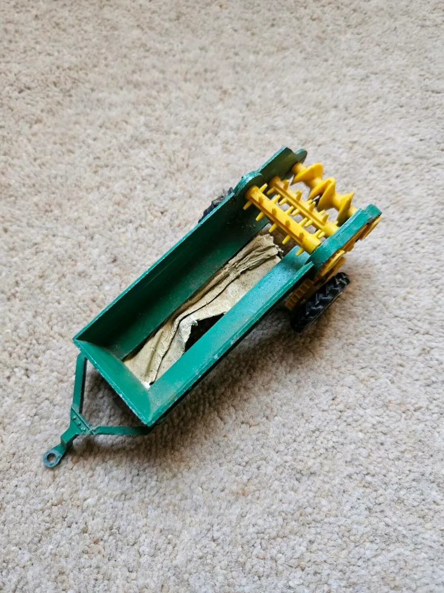 Britain's Farm Manure Spreader - Image 2