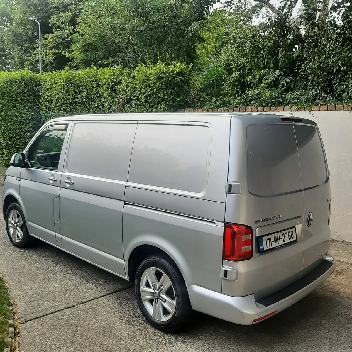 Volkswagen Transporter 2017 - Image 2