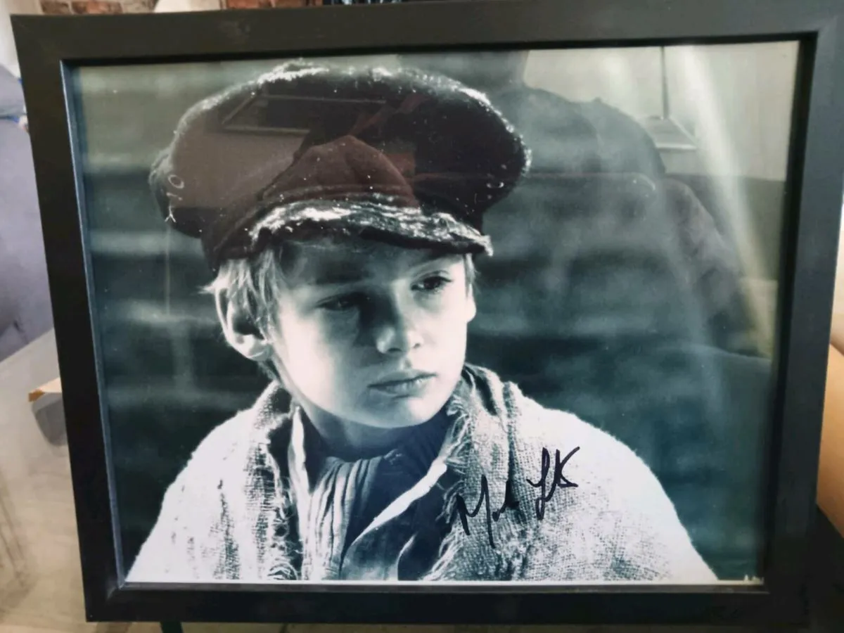 Signed pictures - Image 1