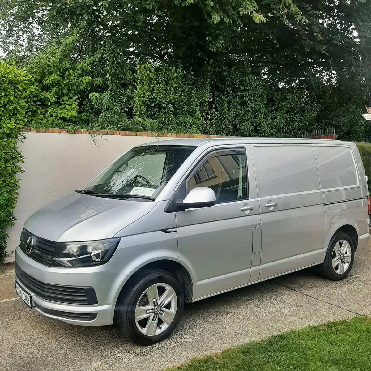 Volkswagen Transporter 2017 - Image 1