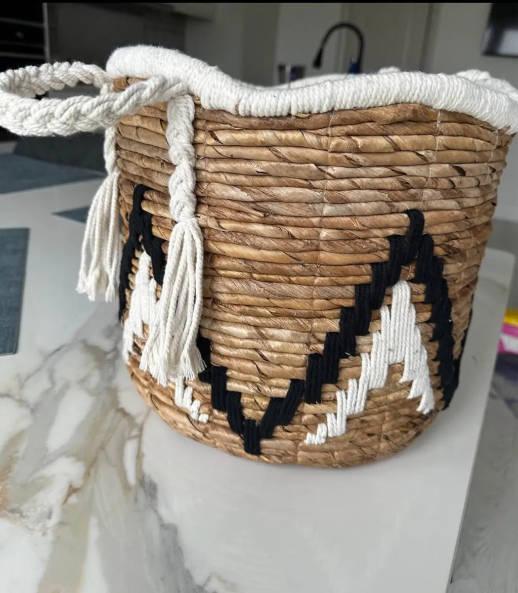 See grass basket - Image 1