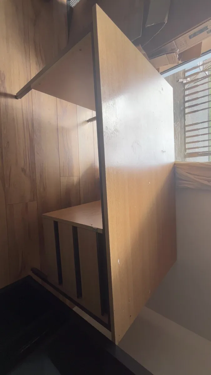 Desk free to collect