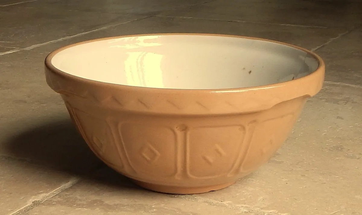 Mason Cash Ceramic Bowl, Enamel Tins & Rolling Pin - Image 3